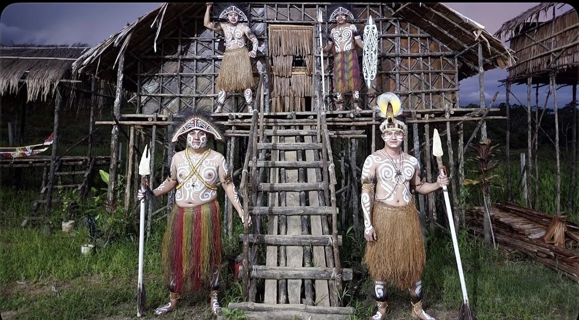 Papua costume experience